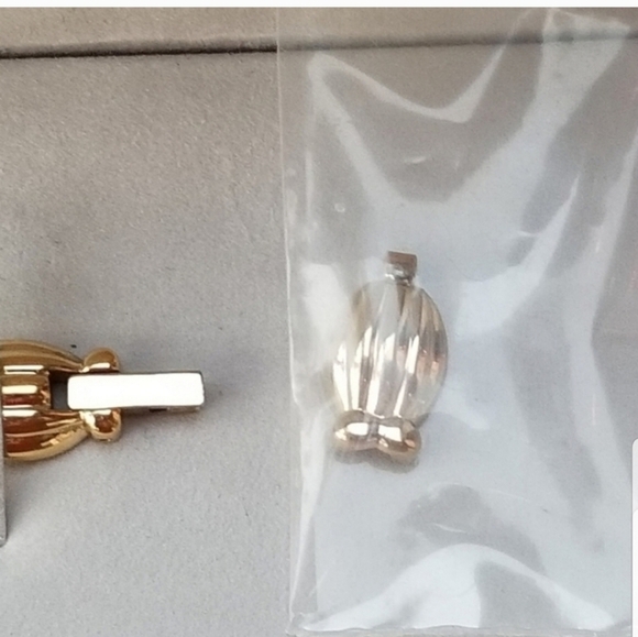 BELAIR VINTAGE NEW IN BOX SWISS MADE GOLDTONE SCALLOP DESIGN LADIES WATCH main image 6